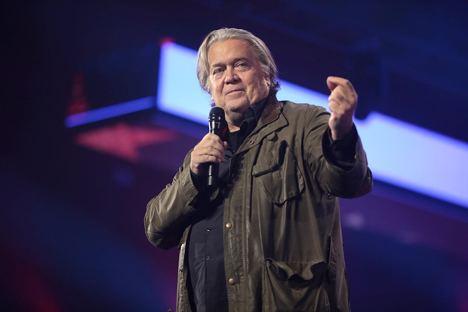 Steve Bannon diz que eleição no Brasil foi roubada