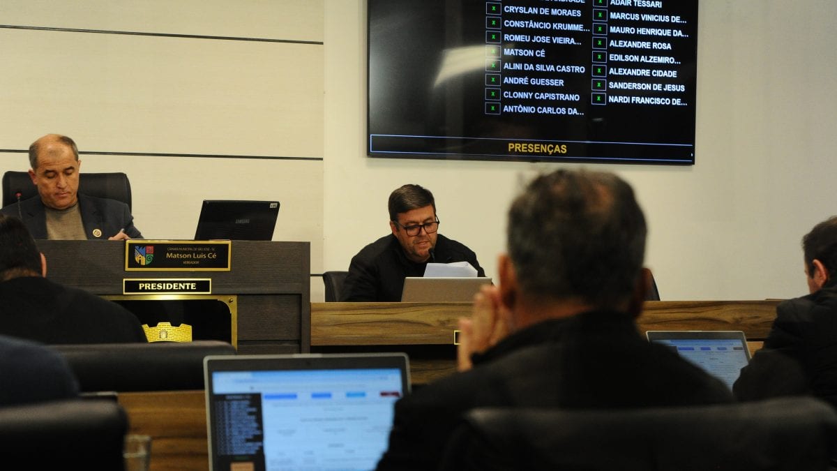 Vereadores de São José empurram debate com a barriga e viram cúmplices da prefeitura