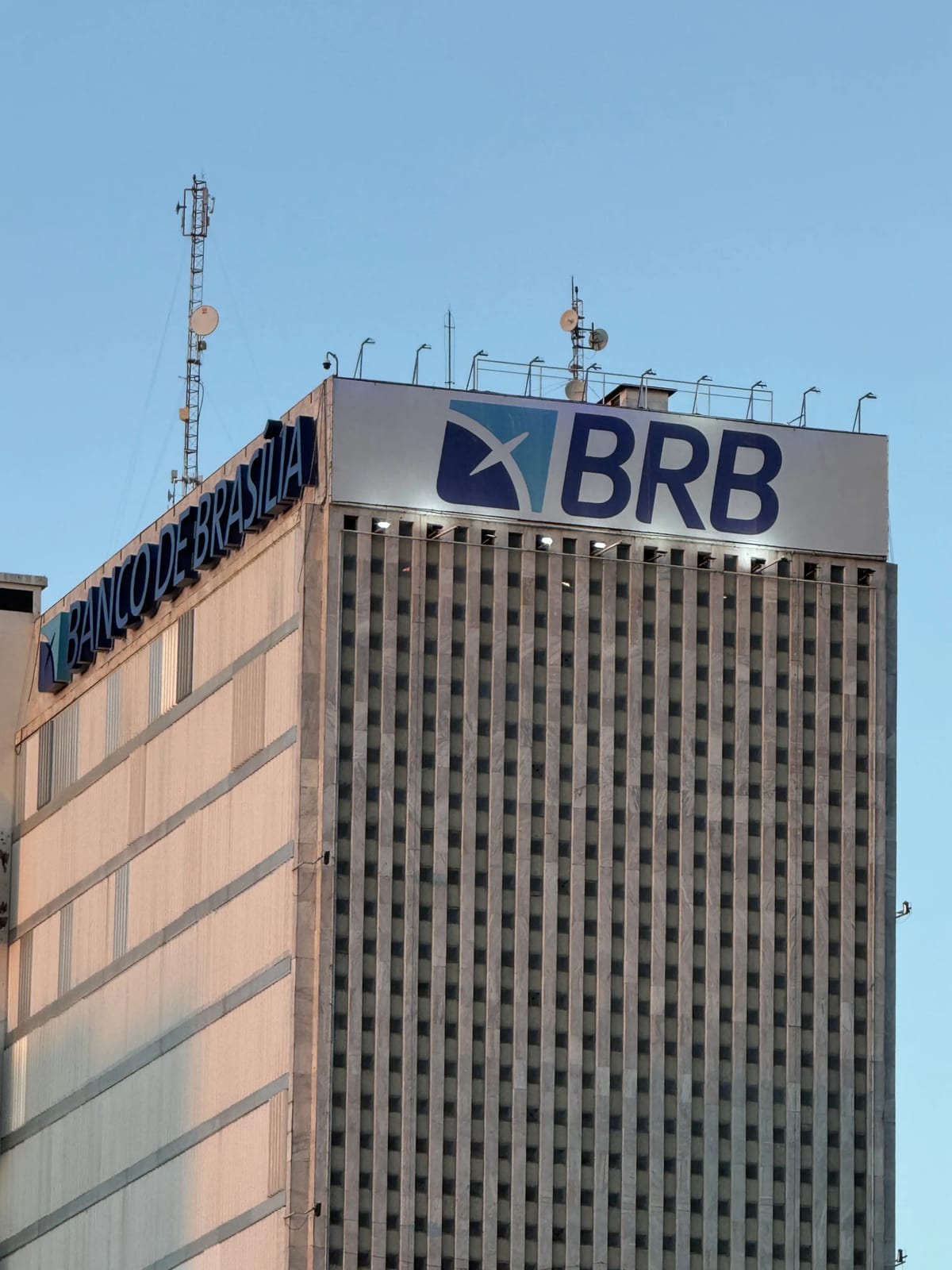 Governo do DF prepara minuta para possível venda do BRB ao BTG Pactual após eleições