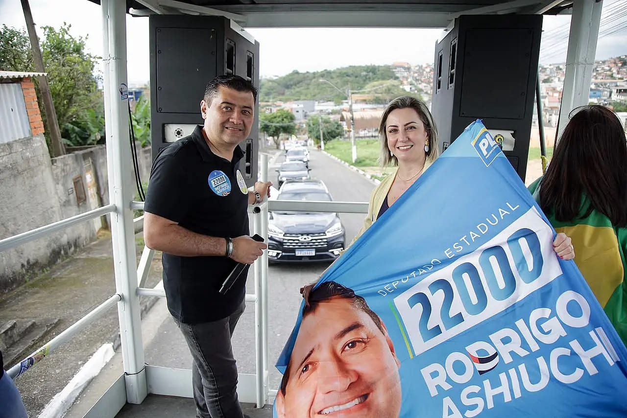 Rodrigo Ashiuchi encerra campanha com carreata de 500 veículos em Suzano