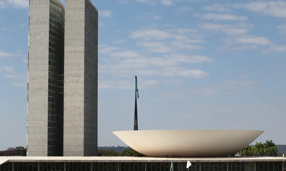 Câmara aprova elevação do teto do MEI e anistia para débitos tributários