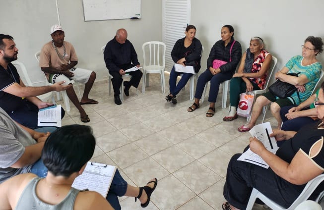 Comas realiza reunião descentralizada no Cras TV para ampliar a participação dos usuários