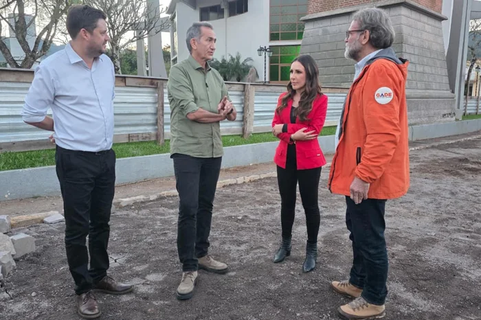 Waldez Góes visita Santa Tereza para acompanhar obras de contenção