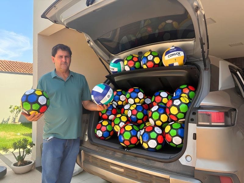 Vereador Nito Caetano distribui mais de 300 brinquedos em Piranhas durante o Dia das Crianças