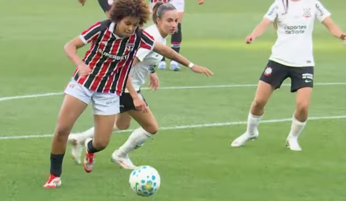 São Paulo vence Corinthians por 2 a 1 na 1ª final; ambos com bets nas camisas
