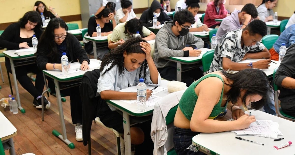 Pé-de-Meia do Governo Federal terá expansão para universitários em 2027