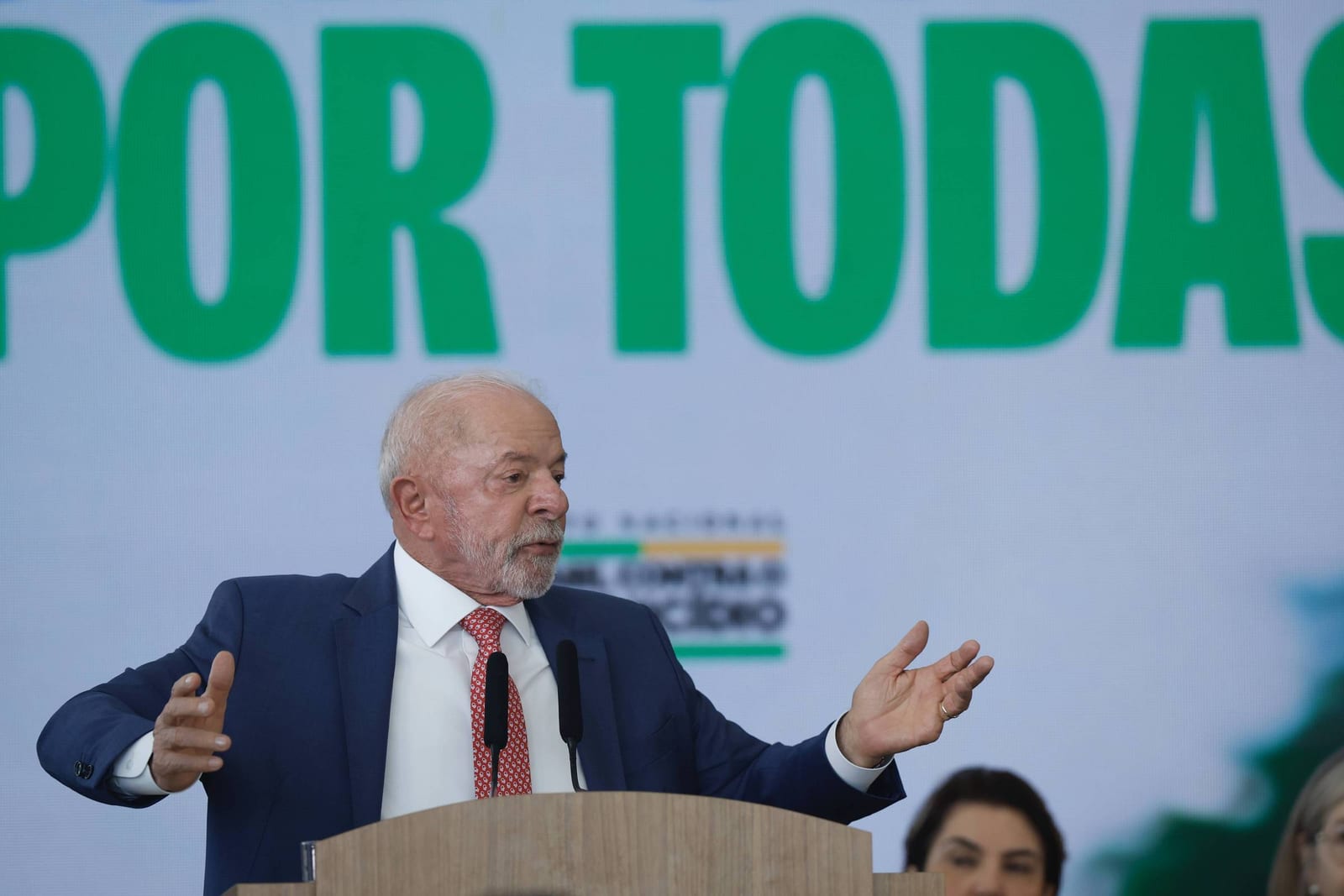 Defensores públicos entregam a Lula propostas sobre feminicídio e apostas online