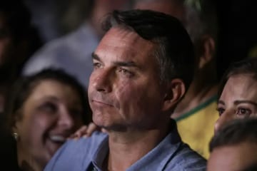 Flávio Bolsonaro diz que discussão do fim da 6x1 é oportunista e defende remuneração por hora de trabalho