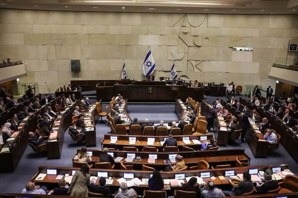 Pesquisa: Likud e Yashar empatam com 23 cadeiras no Knesset