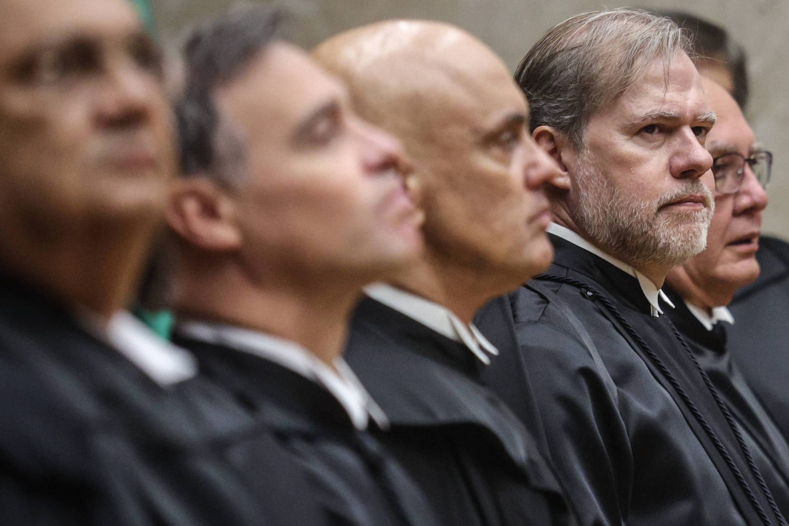 Federação de advogados defende sessão extraordinária do STF marcada para terça