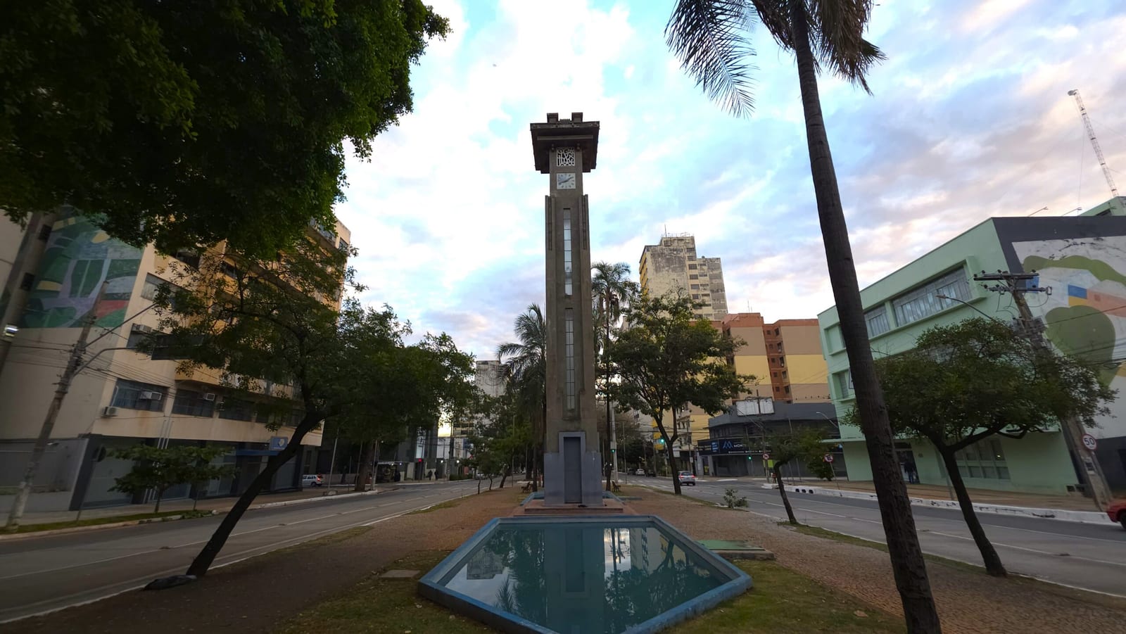 Torre do Relógio marca o encontro entre a história e a modernidade de Goiânia