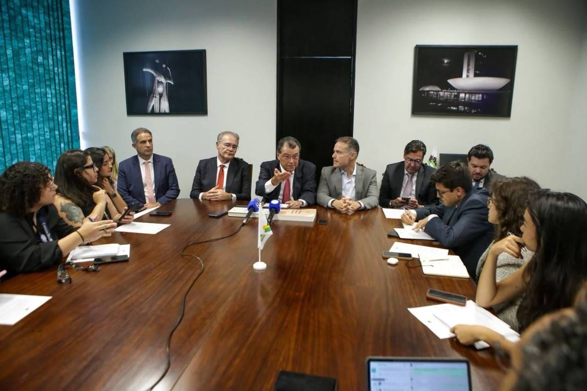 MDB pede urgência para aprovar fim da escala 6x1 ainda em 2026