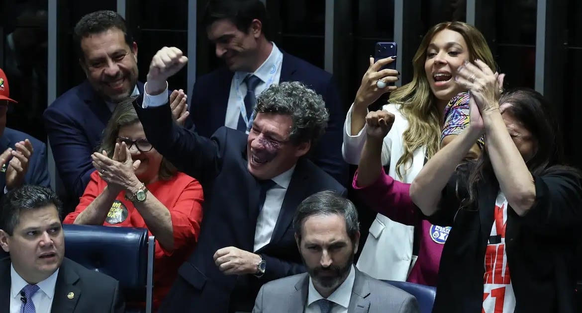 Senado aprova fim da escala 6x1 com votos de governo e oposição