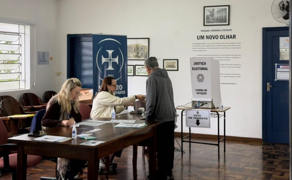Lar de idosos em Curitiba tem seção eleitoral e moradores votam sem sair de casa