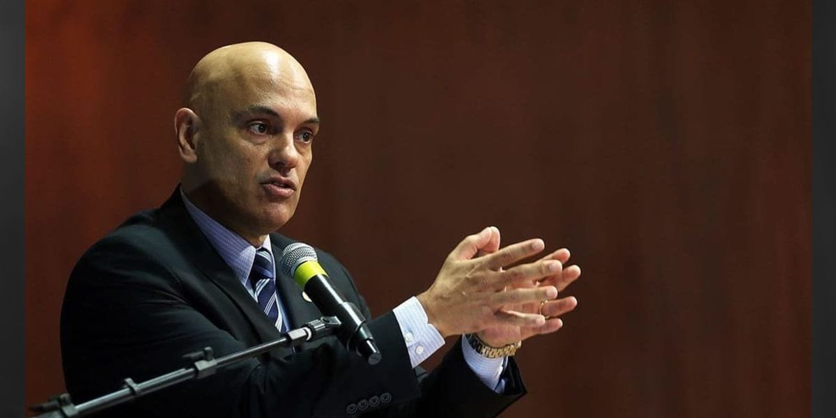 Moraes e Mendonça batem boca na chegada ao STF; segurança intervém