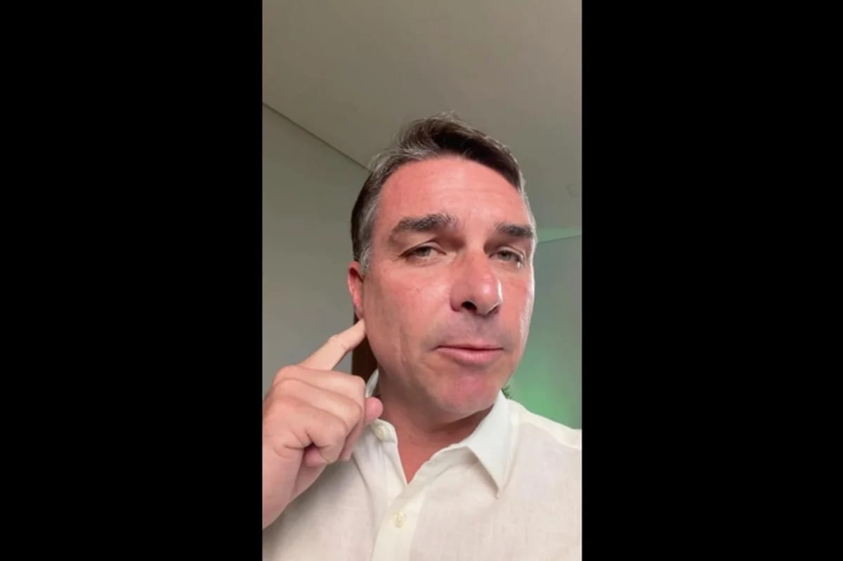 Programa eleitoral de Flávio Bolsonaro é exibido sem áudio na tarde de segunda-feira
