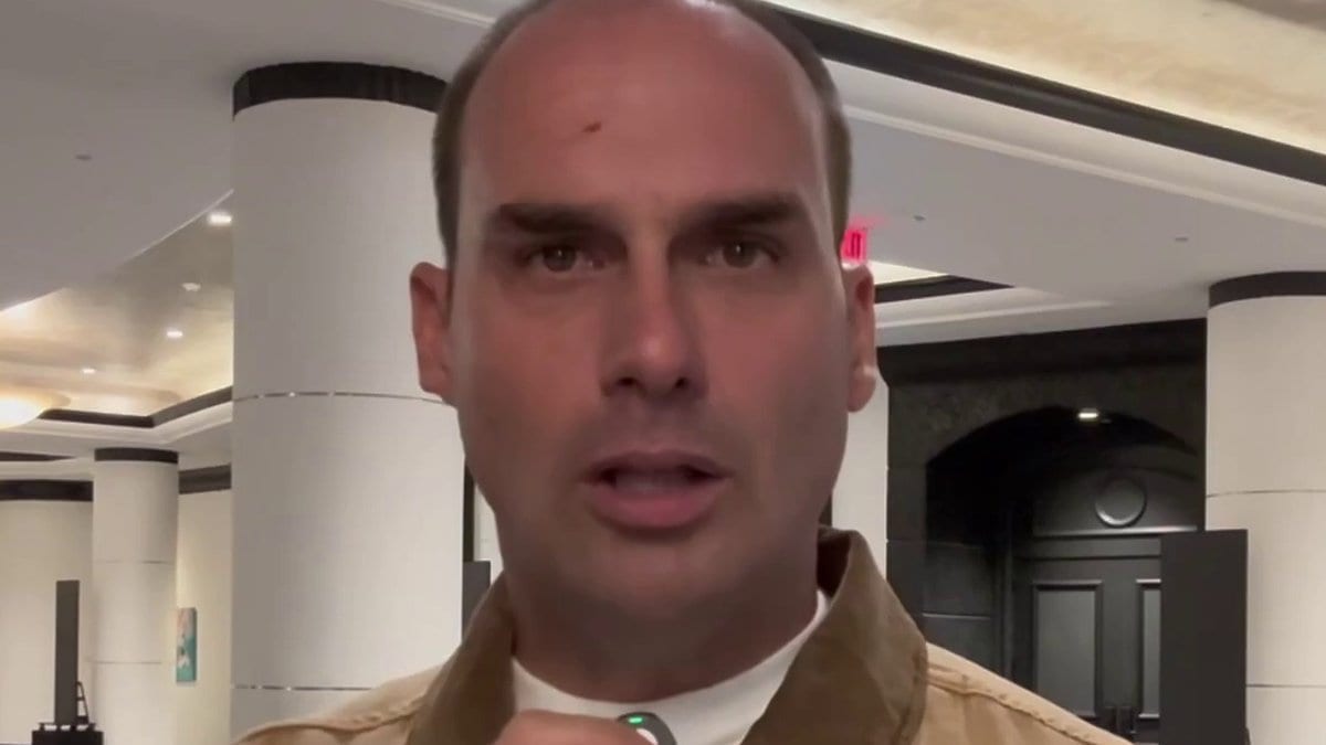 “Não reconheçam esta eleição”: Eduardo Bolsonaro grava vídeo em inglês e pede pressão estrangeira contra Lula