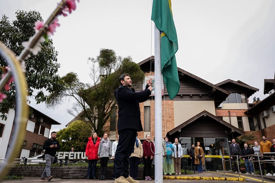 Abertura da Semana da Pátria em Canela destaca civismo e valorização dos símbolos nacionais