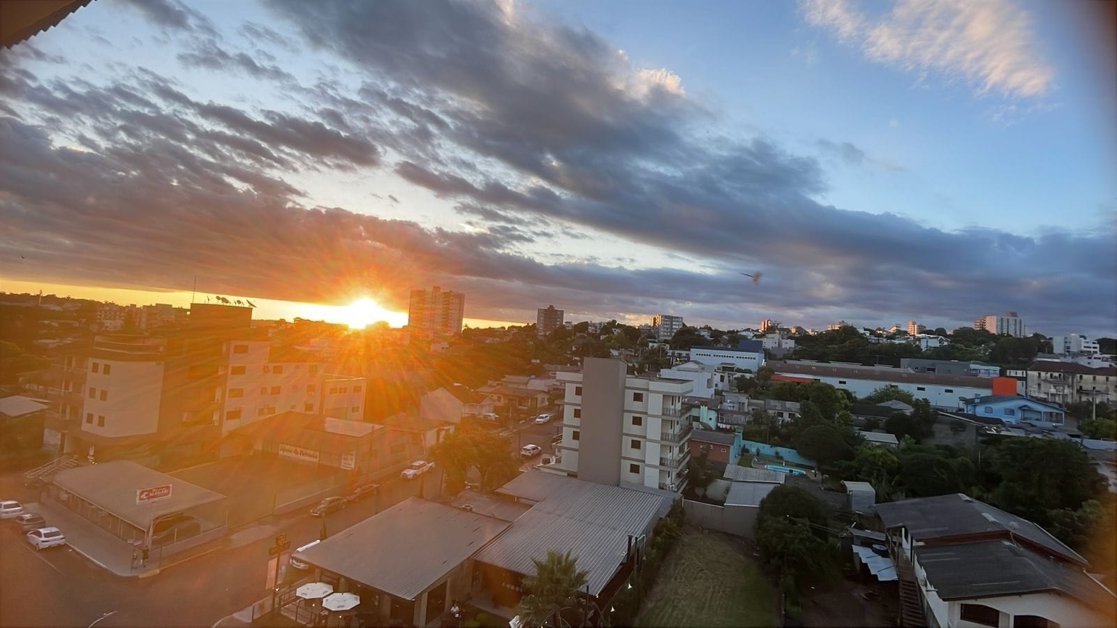 Tempo: Sol aparece entre nuvens e há previsão de pancadas de chuva em parte do RS nesta terça