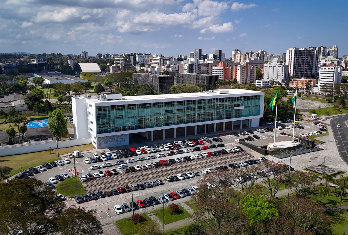 Quais serviços do Governo do Paraná funcionam no feriado de 12 de outubro
