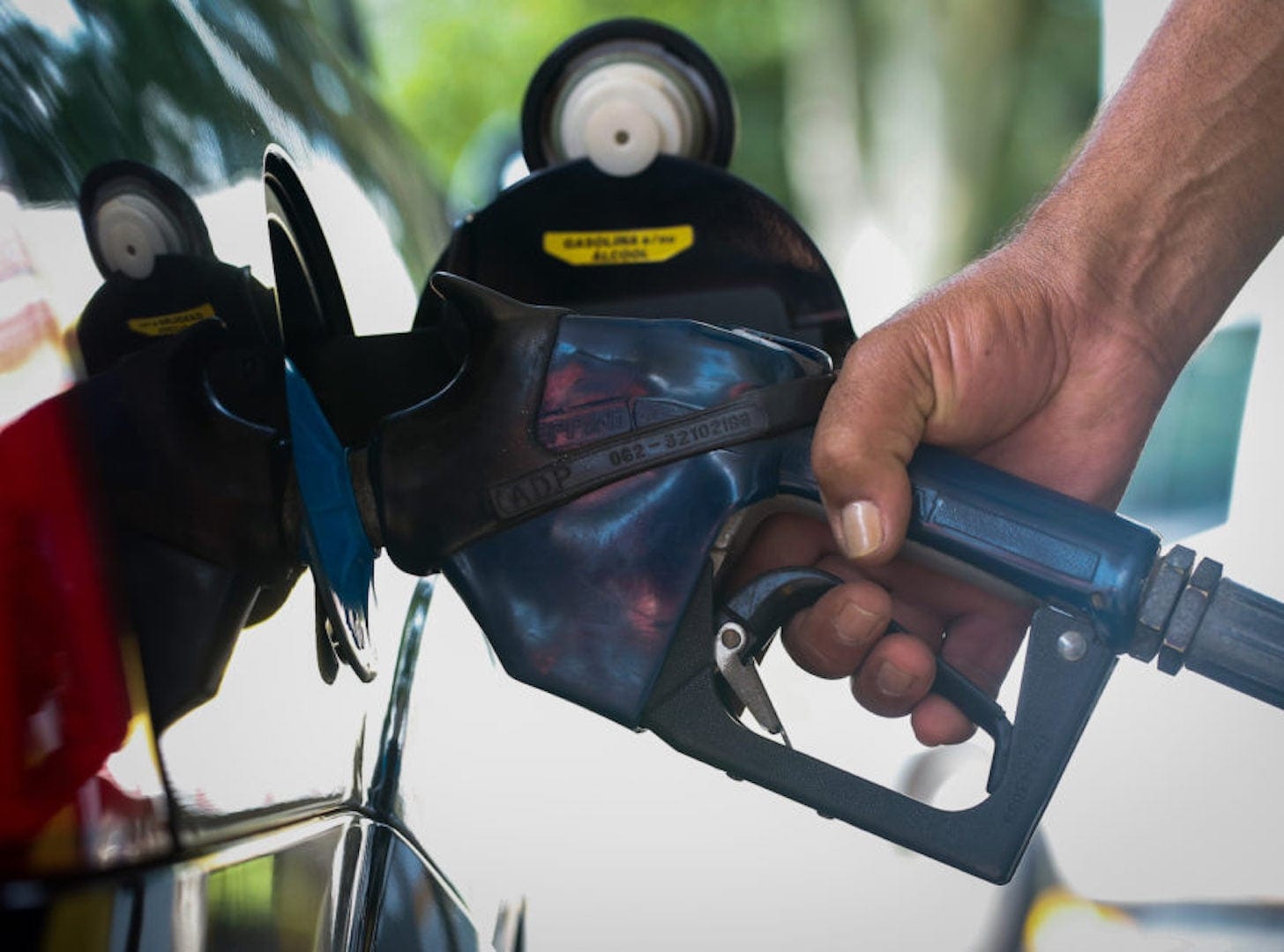 Oferta de diesel deve permanecer restrita até 2027, diz IEA