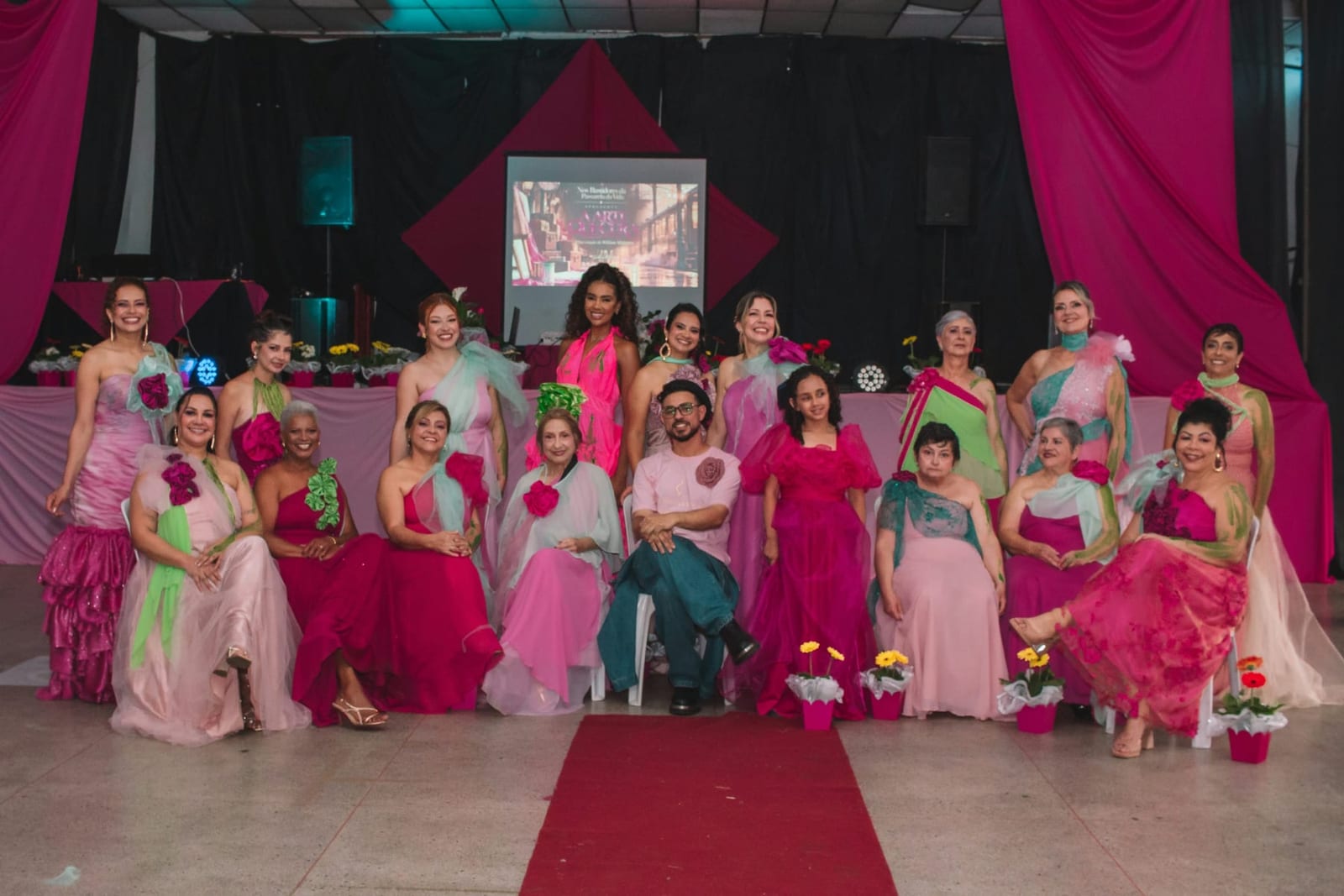 Projeto Nos Bastidores da Passarela da Vida emociona o público com o desfile “A Arte que Cura”, de William Malagres