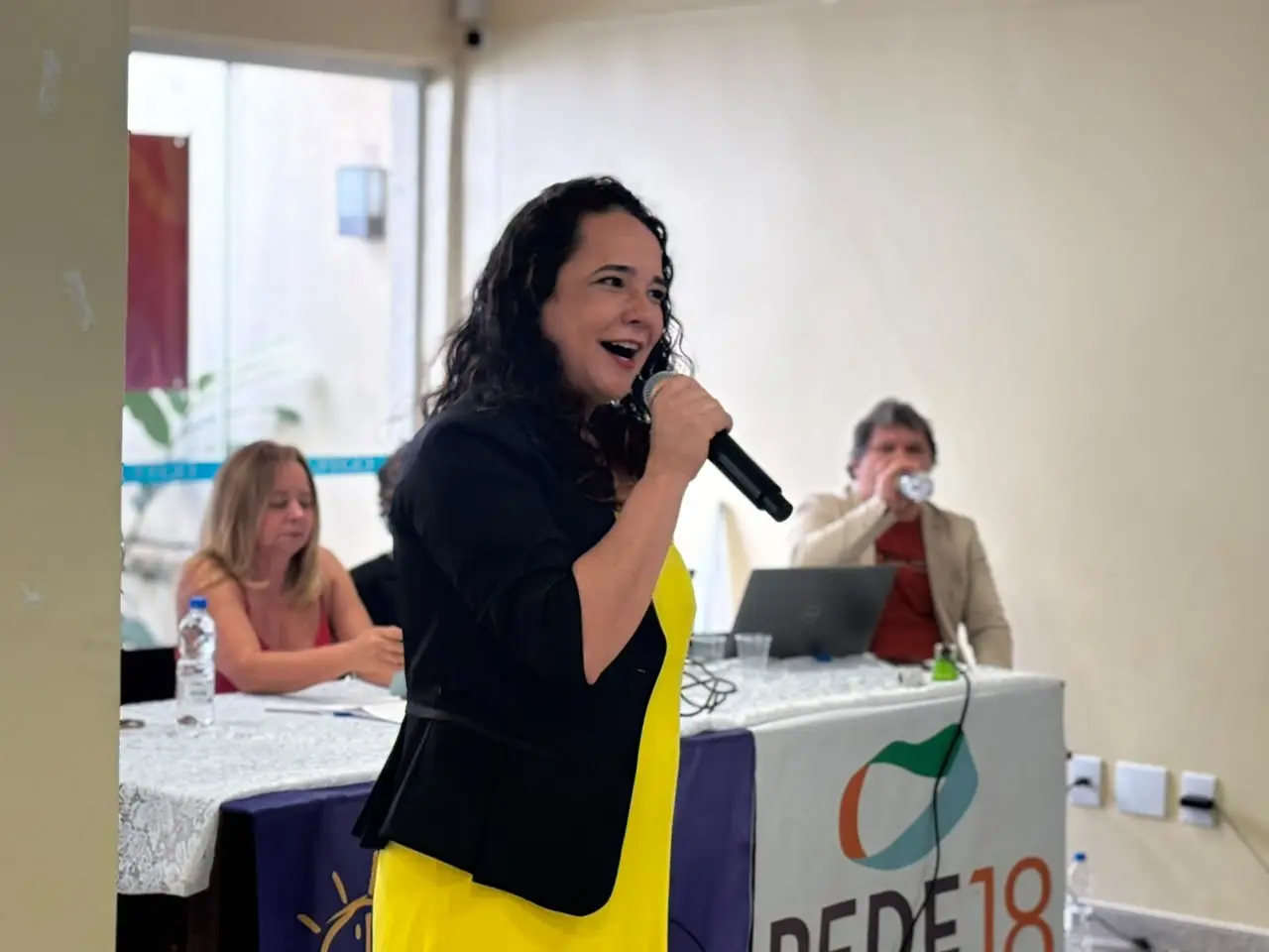 Cíntia Dias desiste de candidatura ao governo e mira Senado