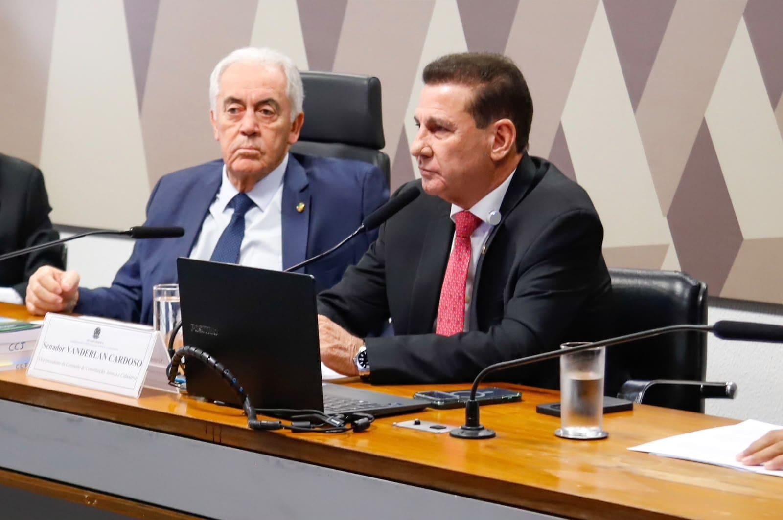 Senadores do PL, PP e Republicanos votaram contra o fim da 6×1, Vanderlan foi o único de Goiás a votar à favor