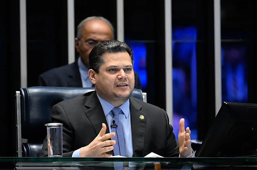 Alcolumbre anuncia andamento da PEC que acaba com a escala 6×1