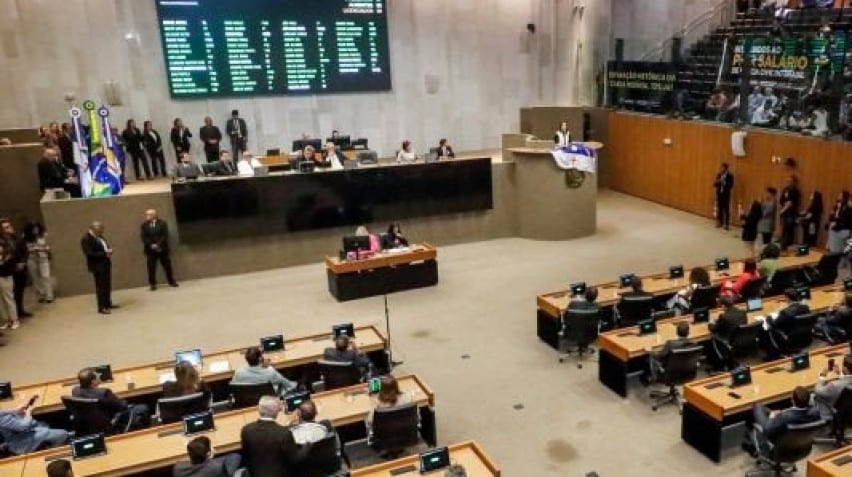 Base de Raquel se reúne sem aval do Palácio para discutir presidência da Alepe