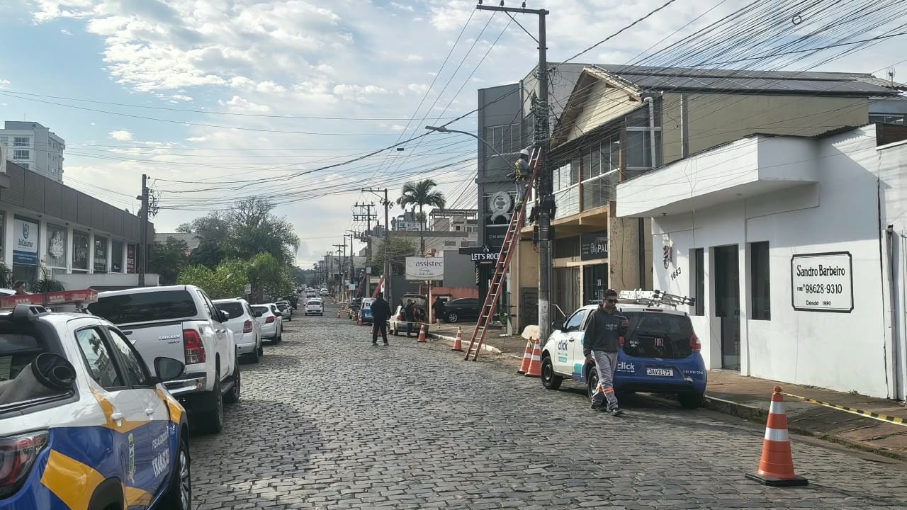 Segunda etapa do Poste Limpo retira mais de 1.000 kg de fios em Taquara