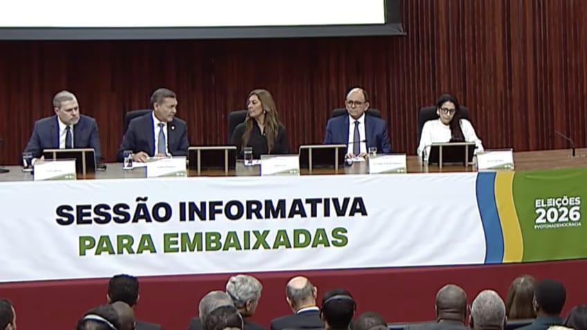 TSE recebe 57 embaixadores para apresentar urnas eletrônicas