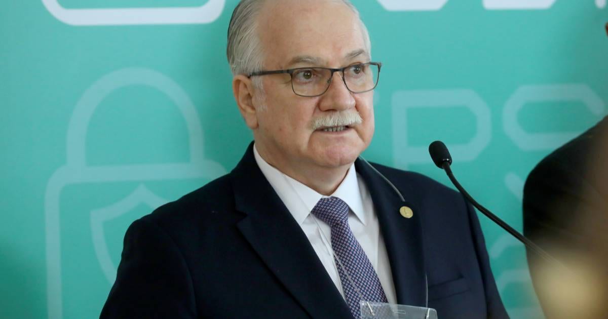 Presidente do STF, Fachin vota no segundo turno e diz que ‘poder emana do povo’