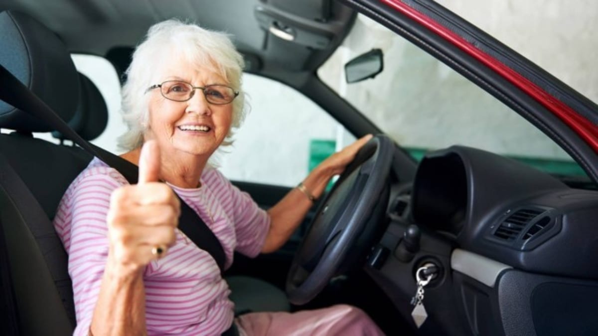 Novo direito para pessoas com 60 anos ou mais começa a valer e pode facilitar muito a vida dos idosos no trânsito