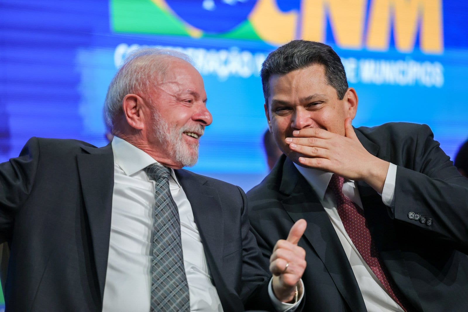 Alcolumbre adia análise da PEC da Segurança para depois do 2º turno