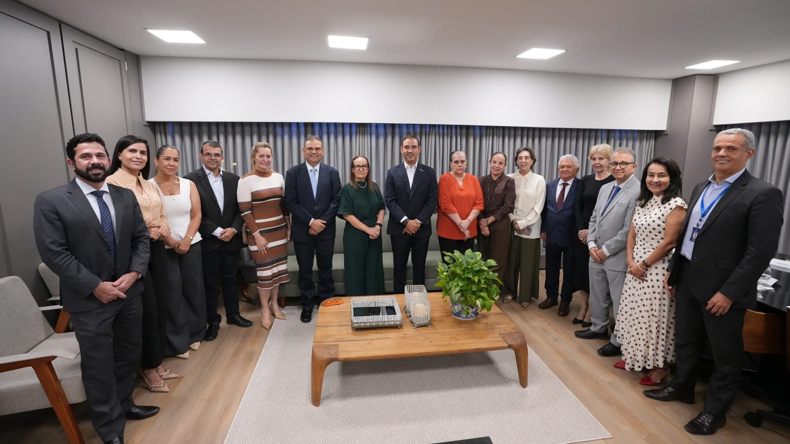 Presidente do TJTO recebe governador eleito do Tocantins em visita institucional