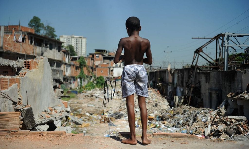Relatório 2025 mostra queda da pobreza e piora na concentração de renda