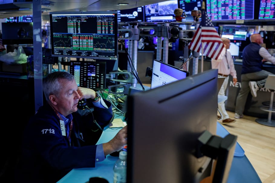 Futuros de NY operam perto da estabilidade com balanços e Fed no radar