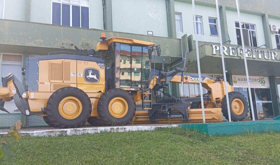 Marmeleiro recebe motoniveladora de R$ 1,2 milhão com emenda de Zeca Dirceu