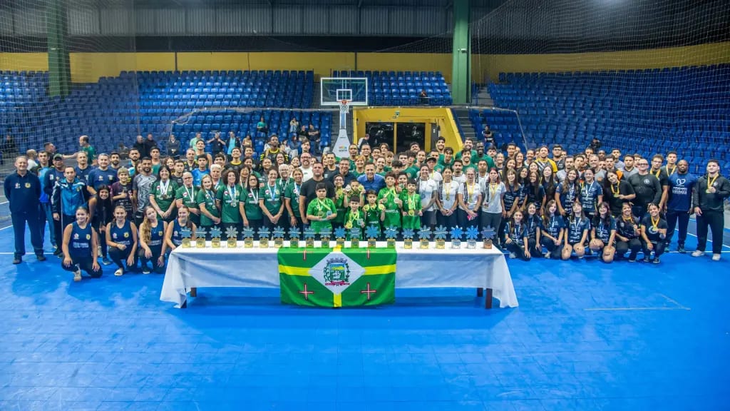 Prefeito Adriano Ramos homenageia atletas de Paranaguá por conquistas em várias modalidades esportivas