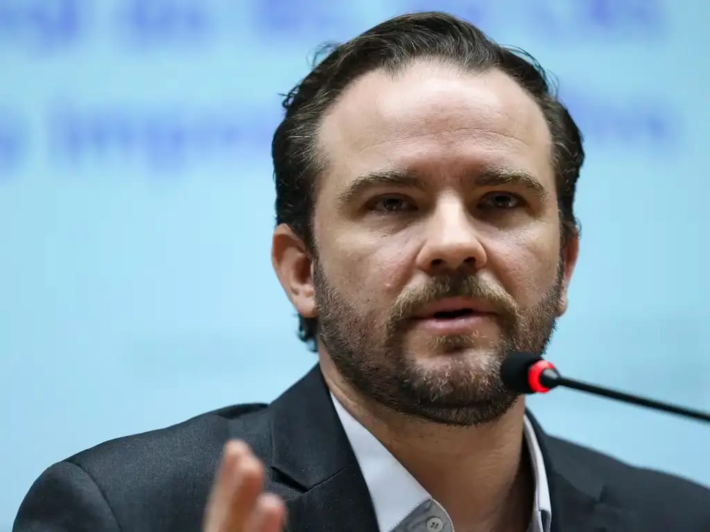 Ministro da Fazenda anuncia projeto para cumprir centro da meta fiscal