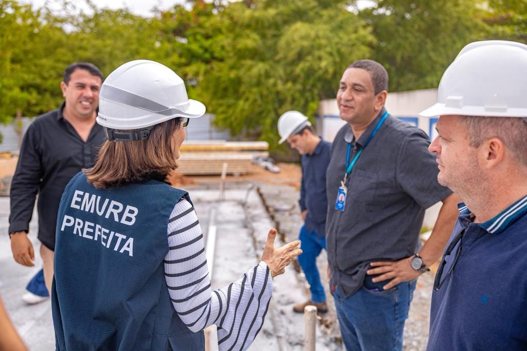 Prefeita visita obra da UBS Maria do Carmo; execução chega a 38%