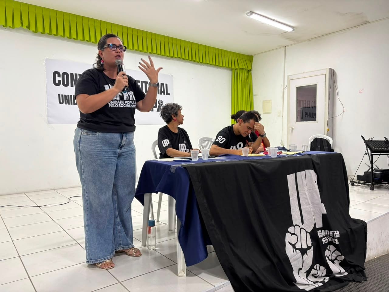 Professora Camila declara R$ 85 mil; vice informa R$ 150 mil