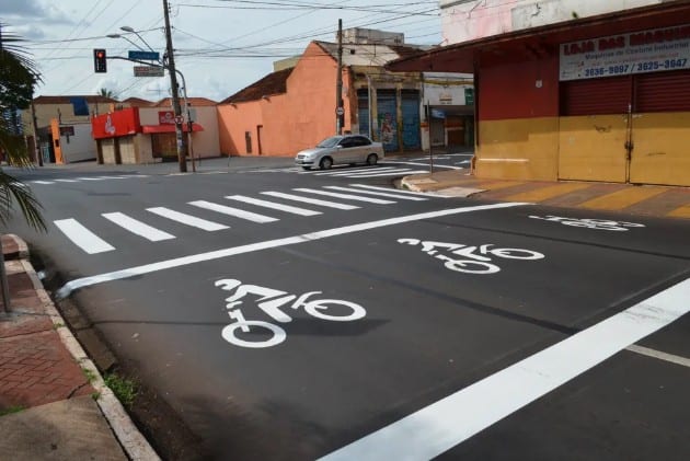 Avaré cria bolsões para motos em semáforos com lei sancionada