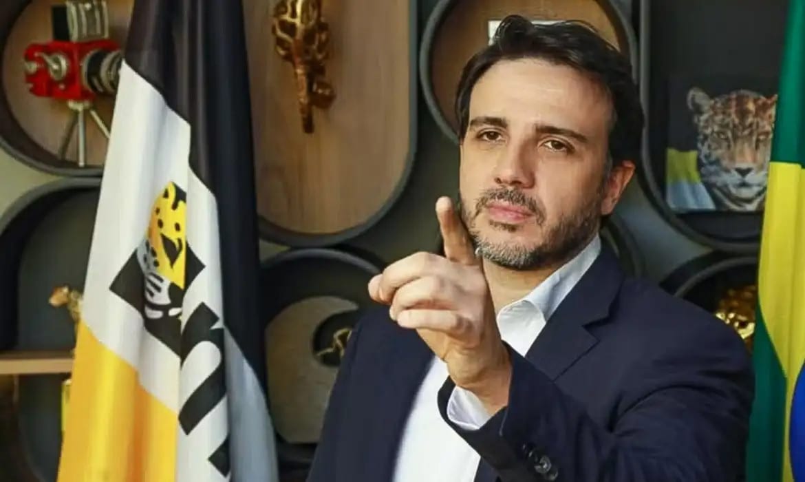 Renan Santos, 42, é candidato do partido Missão à Presidência