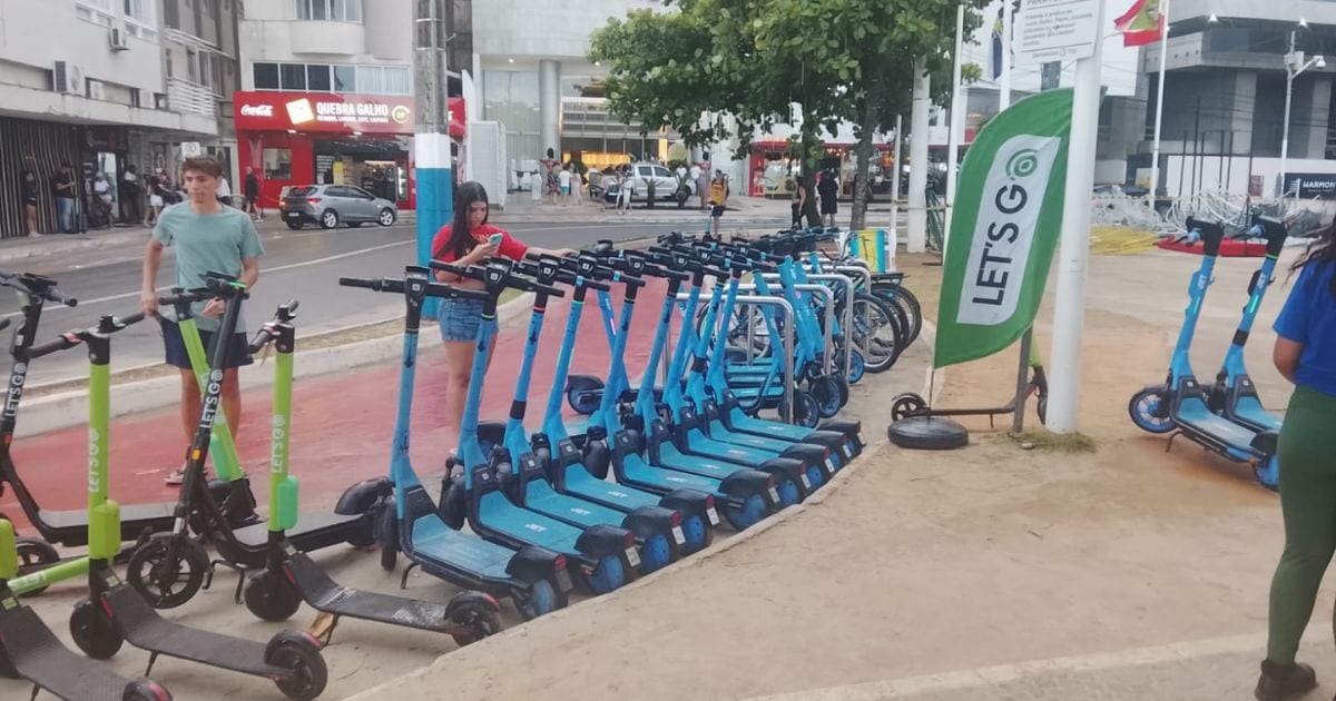 Empresa dos patinetes “azuizinhos” é proibida de contratar com Balneário Camboriú por 2 anos