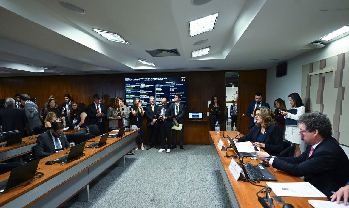MP da "taxa das blusinhas" avança no Congresso