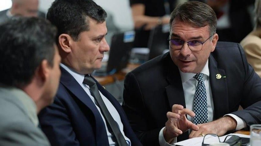 Flávio Bolsonaro deixar o País é compreensível, diz Sergio Moro