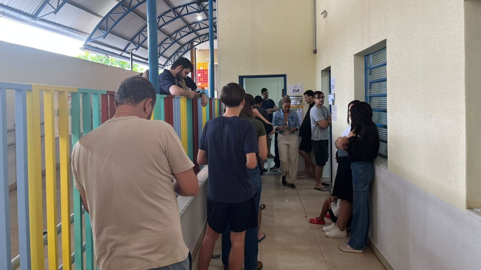 Após abstenção média de 22% no primeiro turno, eleitores voltam às urnas para eleger presidente em cidades do centro-oes