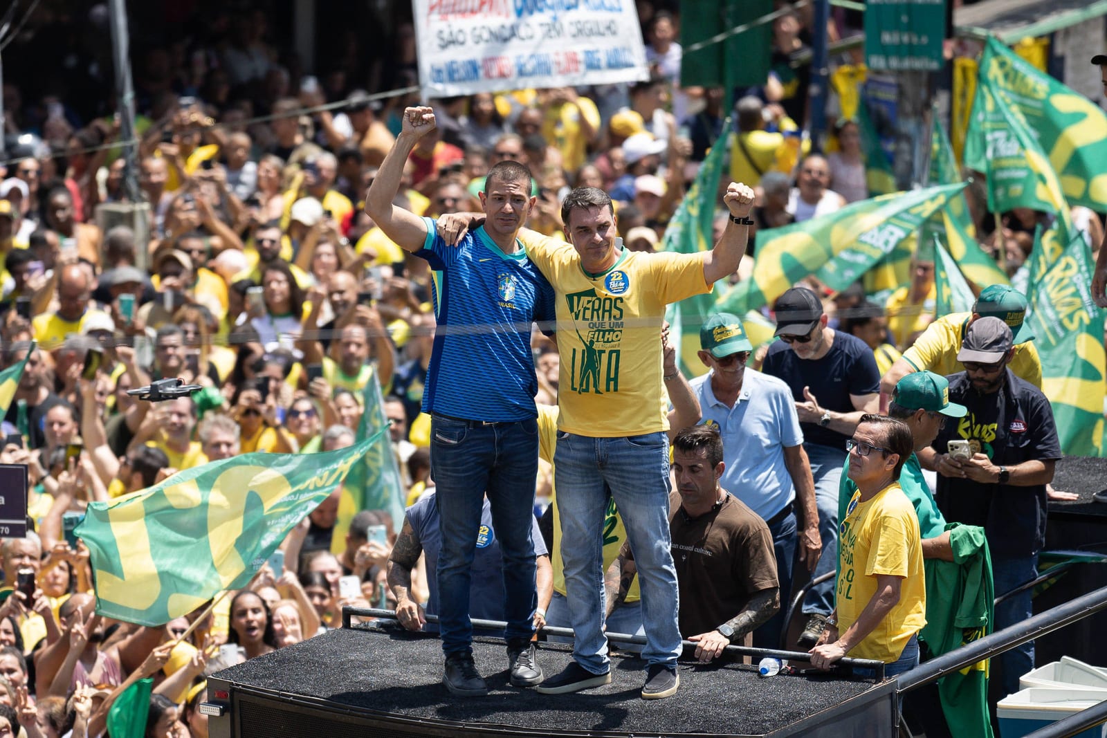 Flávio diz que quem calou Bolsonaro será responsável por sua vitória